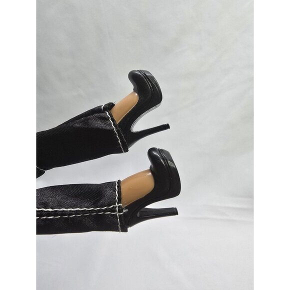 Bratz HTF Shira doll Anniversary MGA 2010 With Original Outfit And Poster - Picture 9 of 15